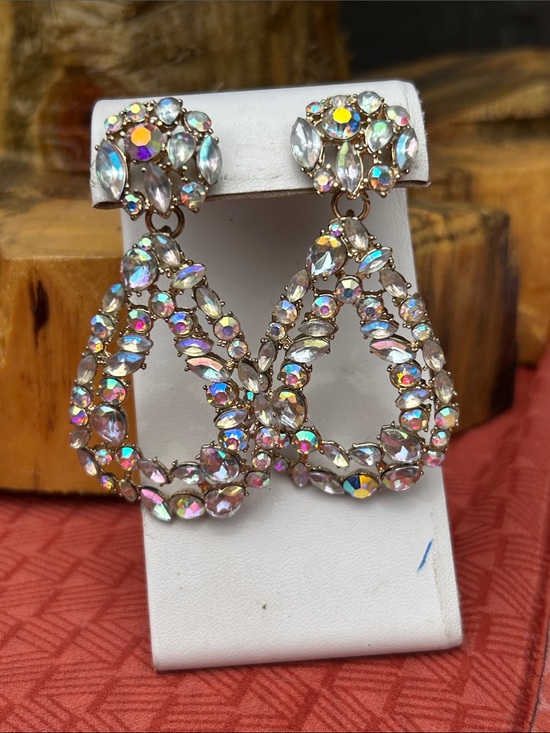 Vintage Jewelry - Vintage Aurora Borealis Iridescent Crystal Teardrop Stud Earrings